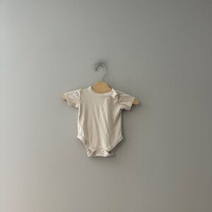 ADD ON $12 goumi x babylist cotton cream onesie 0-3M Zara‎